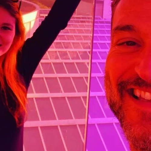 Γιώργος Καραμίχος | Οι σπάνιες φωτογραφίες με την 22χρονη κόρη του με το ιδιαίτερο στιλ