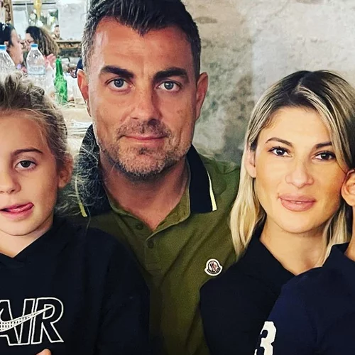 Όλγα Πηλιάκη-Στέλιος Χανταμπάκης | Οι φωτογραφίες από την εντυπωσιακή πισίνα και το γήπεδο στην αυλή του σπιτιού τους