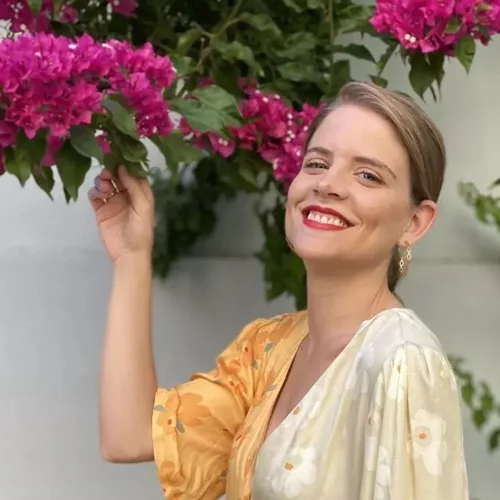 Δανάη Μιχαλάκη | Η σπάνια δημόσια εμφάνιση με τους γονείς της και η απίστευτη ομοιότητα με τον μπαμπά της