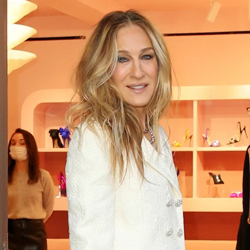 Η πιο αναπάντεχη τάση στα μαλλιά για τις γυναίκες άνω των 50 είναι και η πιο κολακευτική