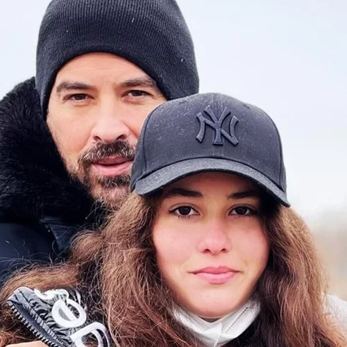 H πανύψηλη Ισμήνη Αϊβάζη χορεύει με τον μπαμπά της στο Tik Tok και γίνονται viral