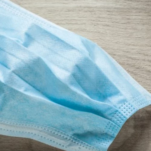 Με μάσκα και τον Μάιο στους εσωτερικούς χώρους | Δεν έχει κλειδώσει η κατάργηση από την 1η Ιουνίου, λέει ο Πλεύρης