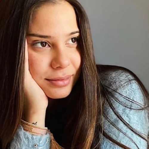 Η Αλεξάνδρα Κωστοπούλου έχει γενέθλια | Οι σπάνιες φωτογραφίες από τα παιδικά της χρόνια και οι ευχές της Τζένης Μπαλατσινού