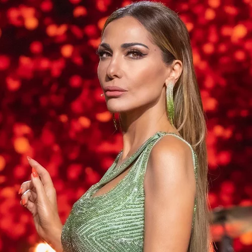 Η Δέσποινα Βανδή ορκίζεται σε αυτά τα δύο beauty items | Τα έχει μόνιμα στην τσάντα της