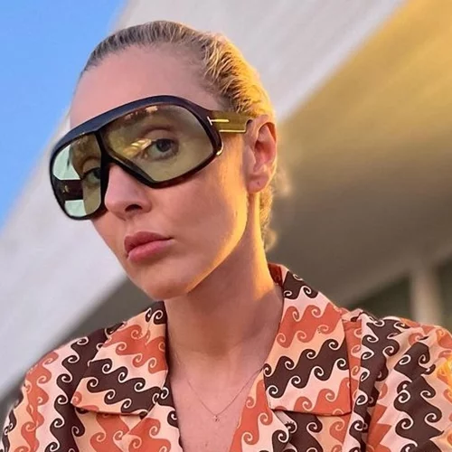 Πόσο τολμηρή η Τάμτα | Έκανε ελεύθερη πτώση με την κόρη και την 72χρονη μητέρα της