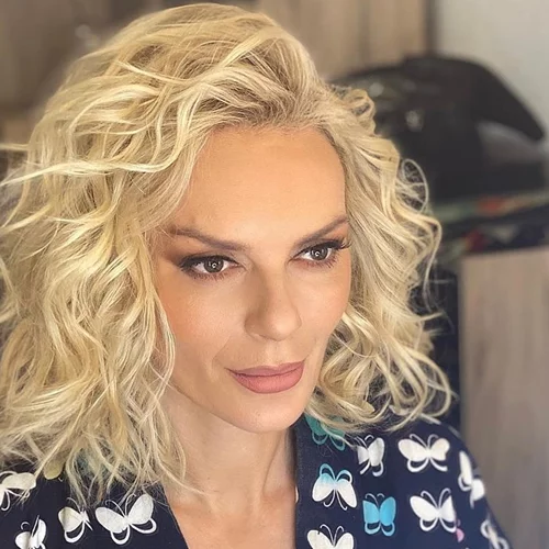 Η Έλενα Χριστοπούλου υιοθέτησε το εμβληματικό κούρεμα της πριγκίπισσας Diana