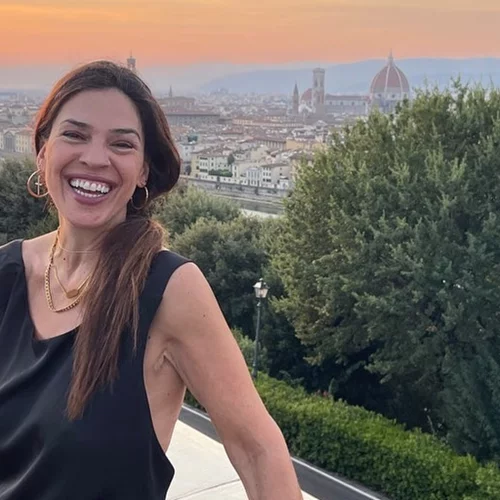 Κλειώ Ρόμπερτς | Δείτε την πανέμορφη 18χρονη κόρη της Ναταλίας Δραγούμη με crop top - Κοιλιακοί που εντυπωσιάζουν