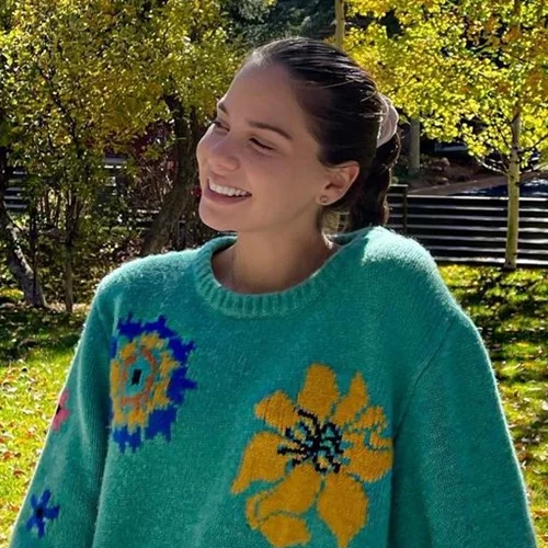 Η Αλεξάνδρα Κωστοπούλου με δαντελένιο φόρεμα με cut-outs | H εντυπωσιακή εμφάνιση σε βραδινή έξοδο - Το φωτογραφικό άλμπουμ από τη ζωή της στην Αμερική