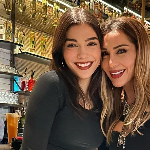 Η Μελίνα Νικολαΐδη υπερασπίζεται για πρώτη φορά τη σχέση της Δέσποινας Βανδή και του Βασίλη Μπισμπίκη