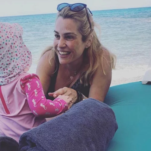 Τζένη Μπότση | Μας δείχνει για πρώτη φορά την κούκλα κόρη της