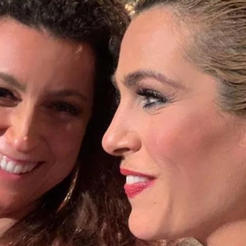 "Πηγαίνοντας τη νονά βόλτα" | Η κόρη της Τζένης Μπότση σπρώχνει το καροτσάκι της Κατερίνας Βρανά