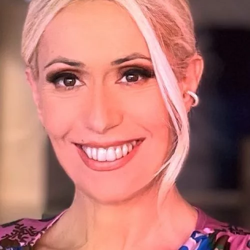 Μαρία Μπακοδήμου | Ποζάρει με τον κούκλο γιο της, Άρη Αργυρόπουλο, και τον Νίκο Αλιάγα σε μία άκρως γιορτινή φωτογραφία