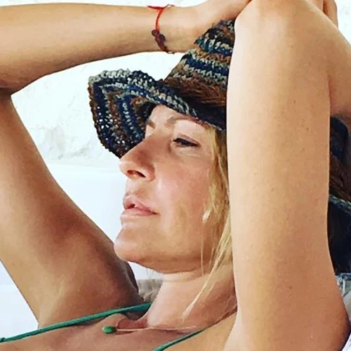 Τζένη Μπαλατσινού | Φτιάχνει τα παλιά έπιπλα της γιαγιάς της και δίνει τα καλύτερα tips