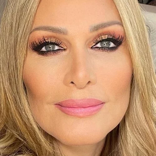 Νατάσα Θεοδωρίδου | Σε βραδινή έξοδο με εφαρμοστό, τζιν παντελόνι