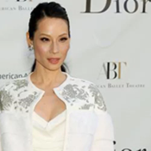 Lucy Liu | Η απόφασή της να γίνει μητέρα στα 47