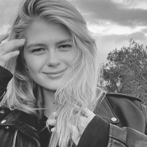 Η Αμαλία Κωστοπούλου έχει σώμα μοντέλου | Οι γραμμωμένοι της κοιλιακοί είναι αδύνατο να περάσουν απαρατήρητοι