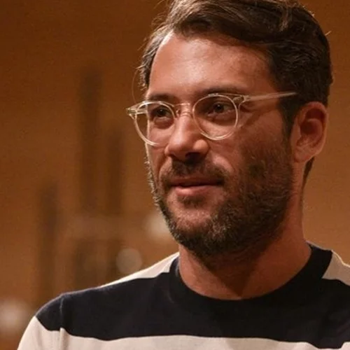 Αντίνοος Αλμπάνης | "Τη νύχτα που η Ελλάδα πνιγόταν  εμείς πηγαίναμε στους ημιτελικούς των Emmy Awards σαν την μπάντα του Τιτανικού…"