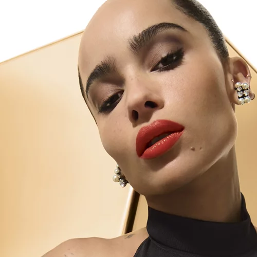 Αυτό το κραγιόν θα χαρίσει έναν αέρα "εκλεπτυσμένης πολυτέλειας" στο μακιγιάζ σου