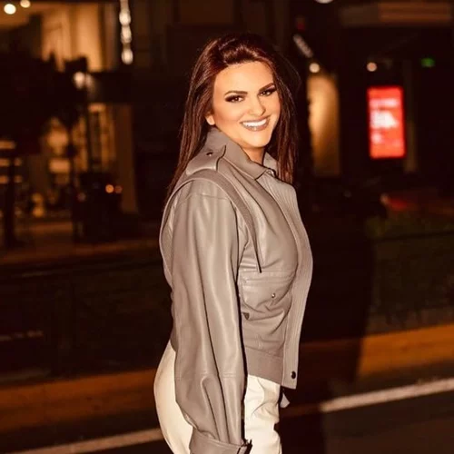 Η Δήμητρα Κατσαφάδου είναι πιο καλλίγραμμη από ποτέ | Το ολόσωμο βίντεο μετά τη μεγάλη απώλεια κιλών