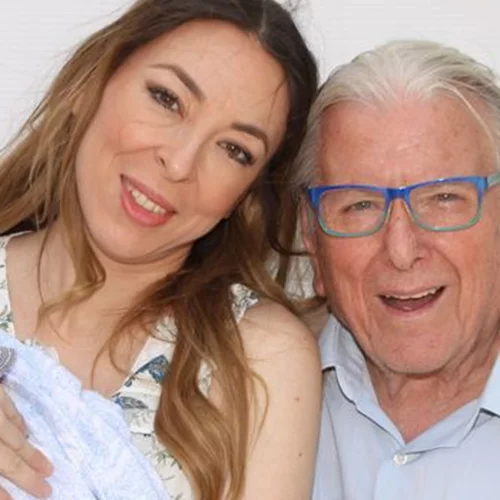 Φοίβος Βουτσάς | Δείτε πόσο έχει μεγαλώσει ο γιος του Κώστα Βουτσά - Η σπάνια δημόσια εμφάνιση με τη μητέρα του, Αλίκη Κατσαβού