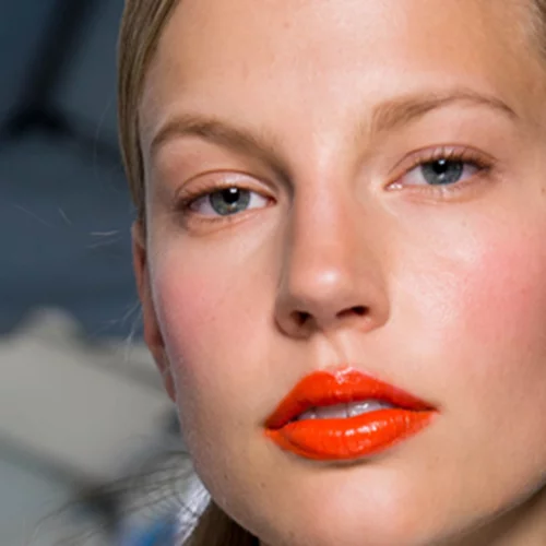 7 αλάνθαστοι τρόποι να φορέσετε έντονα χρώματα στο μακιγιάζ σας σε κάθε ηλικία