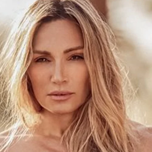 Ελένη Πετρουλάκη | Δείτε φωτογραφίες από το πολυτελές της σπίτι και την τεράστια πισίνα της