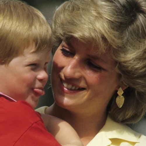 Πρίγκιπας William | Οι σπάνιες ανέκδοτες φωτογραφίες του με την Diana