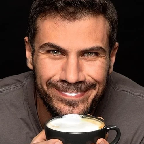 Τέλος εποχής για τον Άκη Πετρετζίκη | Έκλεισε όλα του τα μαγαζιά στην Αθήνα