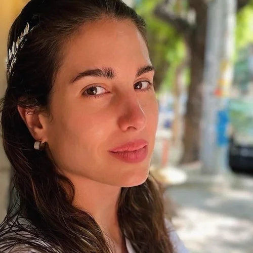 Η Παυλίνα Βουλγαράκη μας συστήνει την αδερφή της | Η ομοιότητα των δύο κοριτσιών πραγματικά εντυπωσιάζει