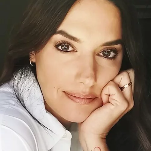 Η Νόνη Δούνια δίχως ίχνος μακιγιάζ | Ποζάρει με ολόσωμο μαγιό και εντυπωσιάζει