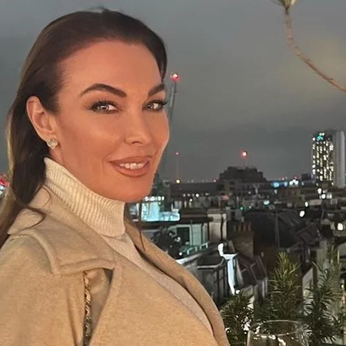 Tατιάνα Στεφανίδου | Ποζάρει με την καλλονή κόρη της, Λυδία, λίγο πριν το Πρωτοχρονιάτικο ρεβεγιόν