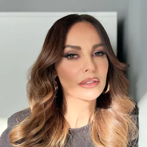 Με πιο κοντά μαλλιά από ποτέ η Μπέττυ Μαγγίρα | Έκανε το κούρεμα που χαρίζει πόντους κομψότητας σε κάθε εμφάνιση