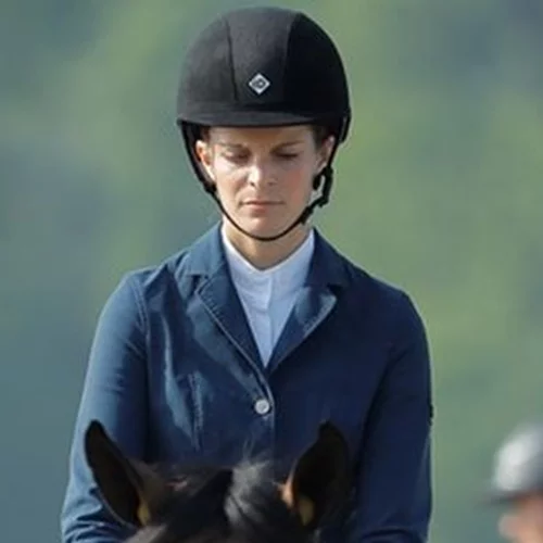 Η Αθηνά Ωνάση μωρό στην αγκαλιά των γονιών της το 1985 | Η τρυφερή φωτογραφία της Χριστίνας Ωνάση και του Thierry Roussel στο Παρίσι