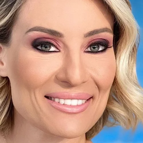 Ελεονώρα Μελέτη | Δείτε την κόρη της, Αλεξάνδρα, να κυκλοφορεί στο σπίτι ντυμένη βασίλισσα