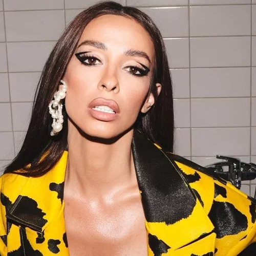 Ελένη Φουρέιρα | Ποζάρει με λευκό ολόσωμο μαγιό, μετά τις φήμες περί εγκυμοσύνης