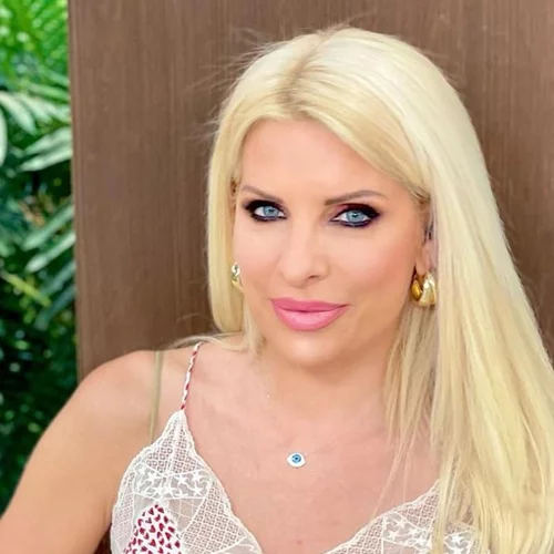 Ελένη Μενεγάκη | Έβαψε τα νύχια της στο πιο hot χρώμα της σεζόν