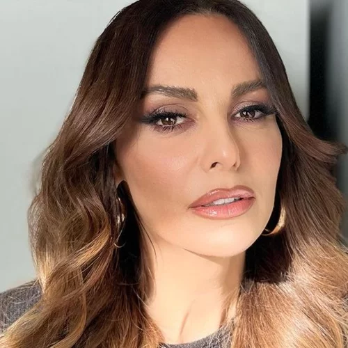 Μπέττυ Μαγγίρα | "Η γνωριμία μου με τον σύζυγό μου ήταν προξενιό, σταδιακά ήρθε ο έρωτας, γνωρίζοντάς τον"