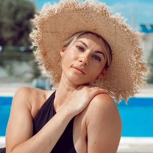 Η Όλγα Πηλιάκη δείχνει τις ραγάδες της στην πιο σέξι φωτογραφία της μέχρι στιγμής