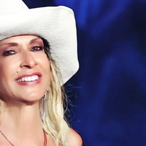 Άννα Βίσση | Η σφιχτή και stylish αγκαλιά στην κόρη της, Σοφία Καρβέλα