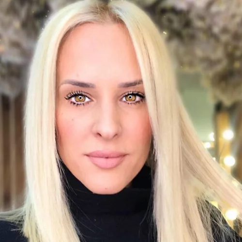 Η Έλενα Ασημακοπούλου στην πρώτη δημόσια εμφάνιση μετά την ανακοίνωση του διαζυγίου