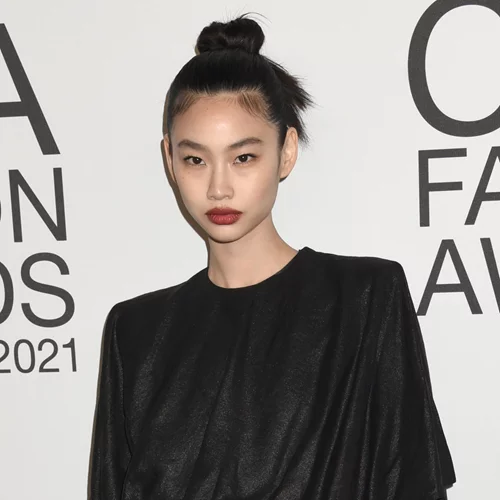 Έτσι θα φορέσουμε την κορδέλα στα μαλλιά μας την άνοιξη