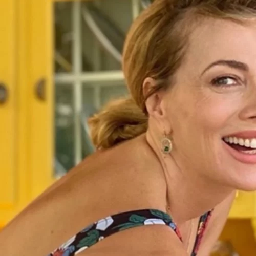 Μία καλλονή | Η Σμαράγδα Καρύδη ποζάρει με τον Νίκο Κούρκουλο 21 χρόνια πριν