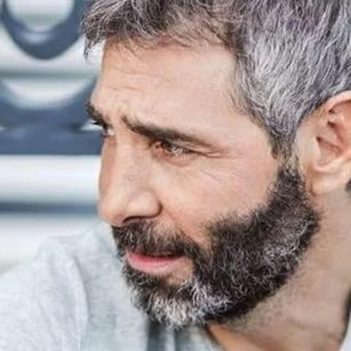 Θοδωρής Αθερίδης | "Για να περάσουν οι κρίσεις πανικού, οι γονείς μου με πήγαν να με διαβάσει παπάς"