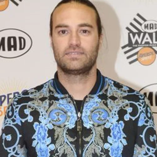 Κώστας Φραγκολιάς | "Θέλω να ξέρω το πρόσωπο που με έκανε μετανάστη στην ίδια μου τη χώρα"