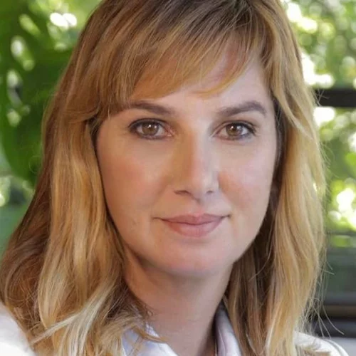 Η Σοφία Μπεκατώρου σε μία σπάνια εμφάνιση με τη γλυκύτατη και πανύψηλη κόρη της, Τζώρτζια Κοσματοπούλου