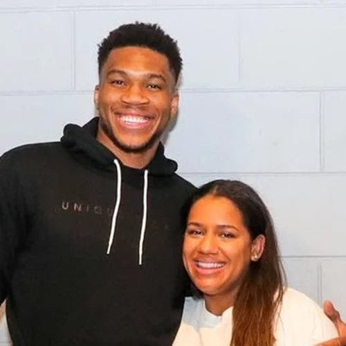 Οικογένεια Αντετοκούνμπο | Στο γήπεδο στα Σεπόλια - η σέξι εμφάνιση της Mariah με κοντό σορτς