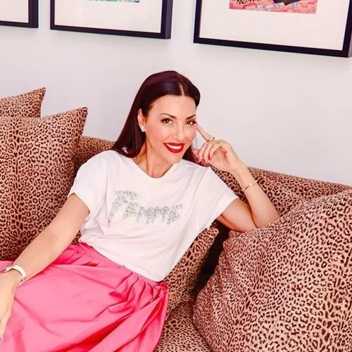 Λαμπερή στα μαύρα | Η Σίσσυ Φειδά πιο όμορφη από ποτέ σε σπάνια εμφάνιση