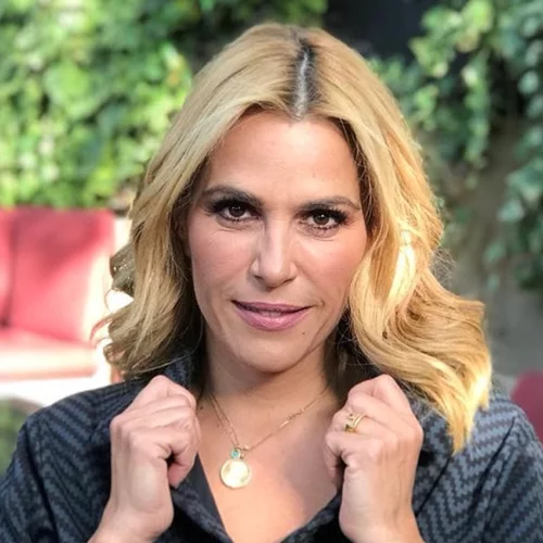 Τζένη Μπότση | Απολαμβάνει τις βουτιές στη θάλασσα με την 2,5 ετών κόρη της