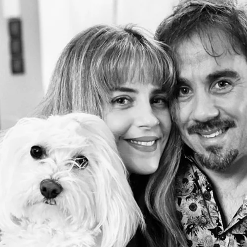 H Αγοραστή Αρβανίτη με λαμπερό crop top | H σύντροφος του Θανάση Τσαλταμπάση ξέρει πώς να απογειώσει μία casual βραδινή εμφάνιση