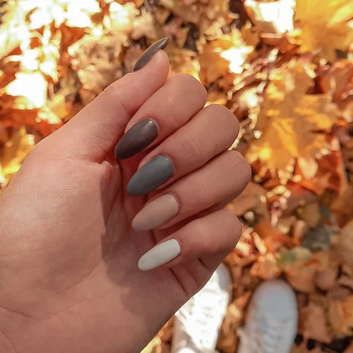 Το μικρό twist που θα "μεταμορφώσει" τα νύχια σου φέτος το φθινόπωρο